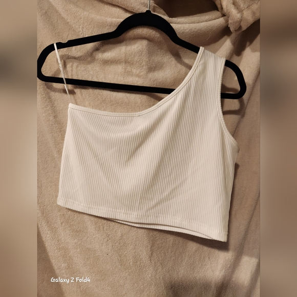 Crop top - Picture 2 of 3